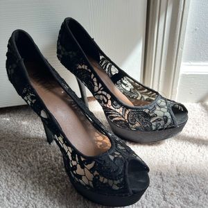 Women’s shoes, high heels, good condition,size 8